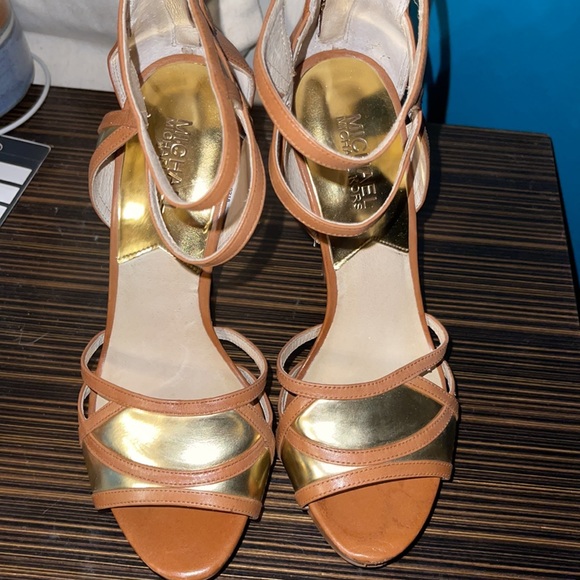 Brown Micheal Kors heels!!! - Picture 3 of 10